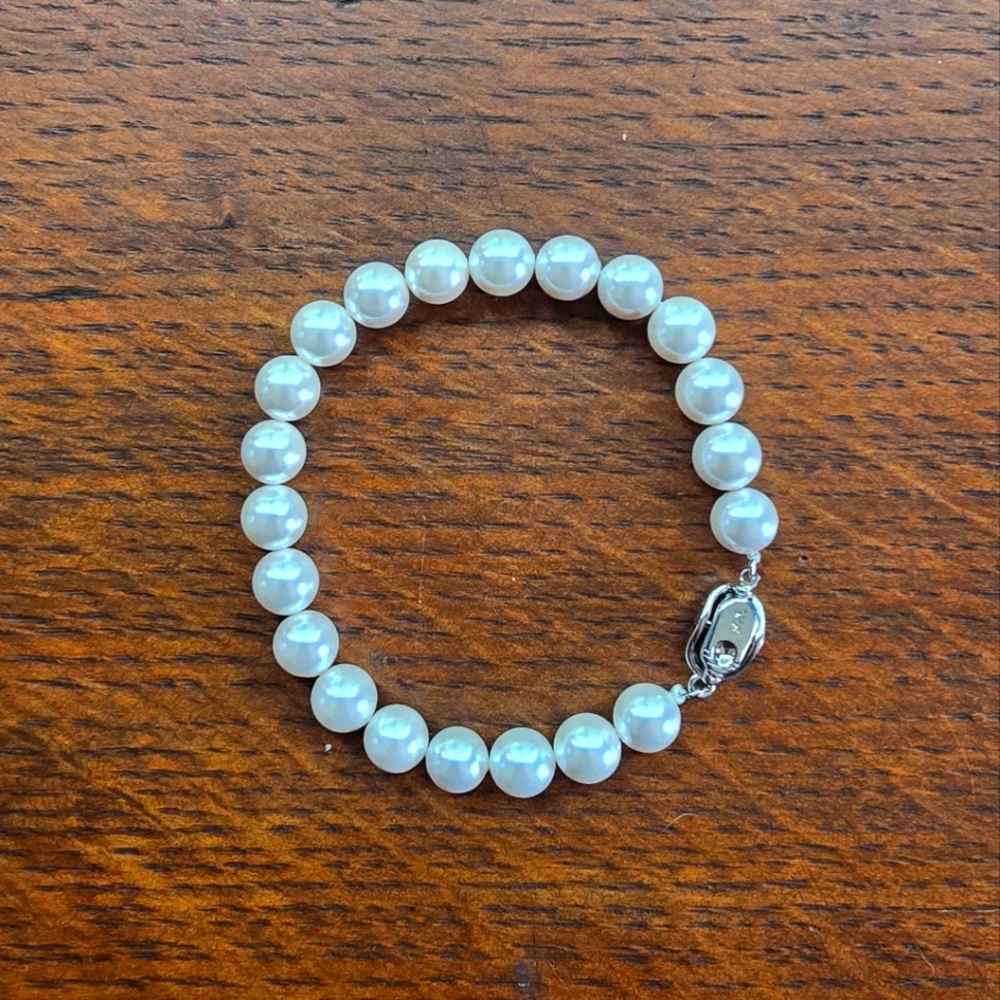 Elegant White Freshwater Pearl Bracelet NWOT